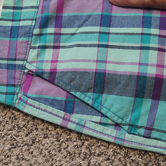 Old Navy Plaid Shorts - Picture 2 of 7